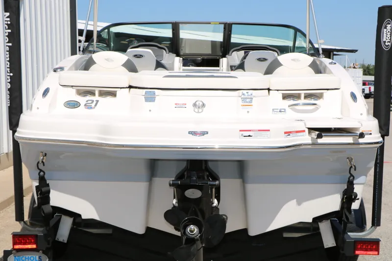 Slide: The Image of Chaparral 21 SSi Ski/Fish 2025 - 10