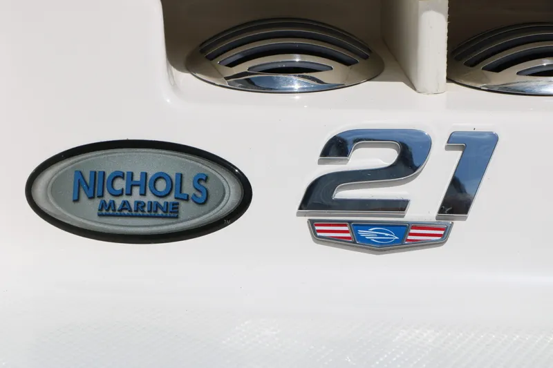 Slide: The Image of Chaparral 21 SSi Ski/Fish 2025 - 13
