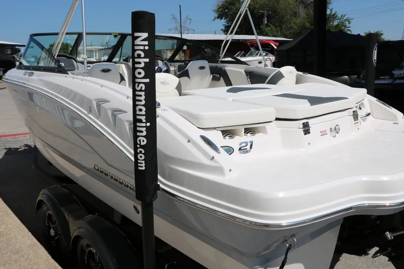 Slide: The Image of Chaparral 21 SSi Ski/Fish 2025 - 25