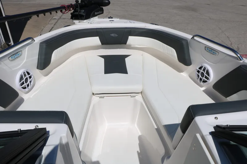 Slide: The Image of Chaparral 21 SSi Ski/Fish 2025 - 27