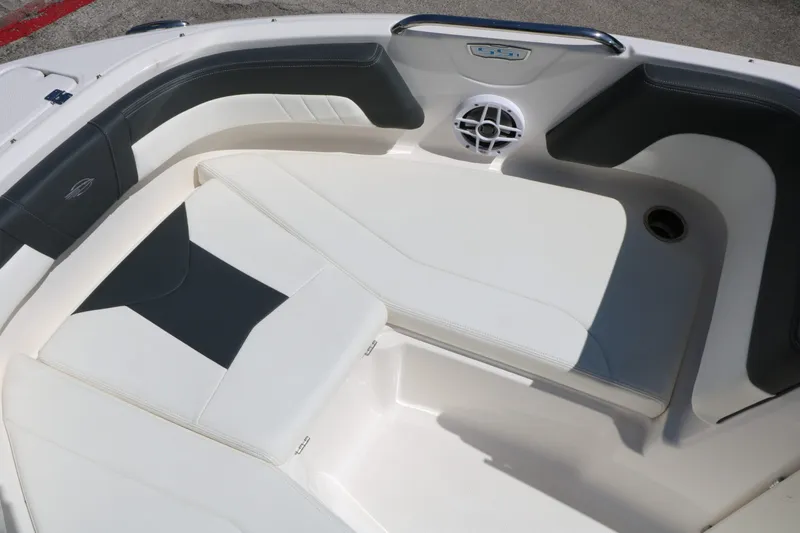 Slide: The Image of Chaparral 21 SSi Ski/Fish 2025 - 28