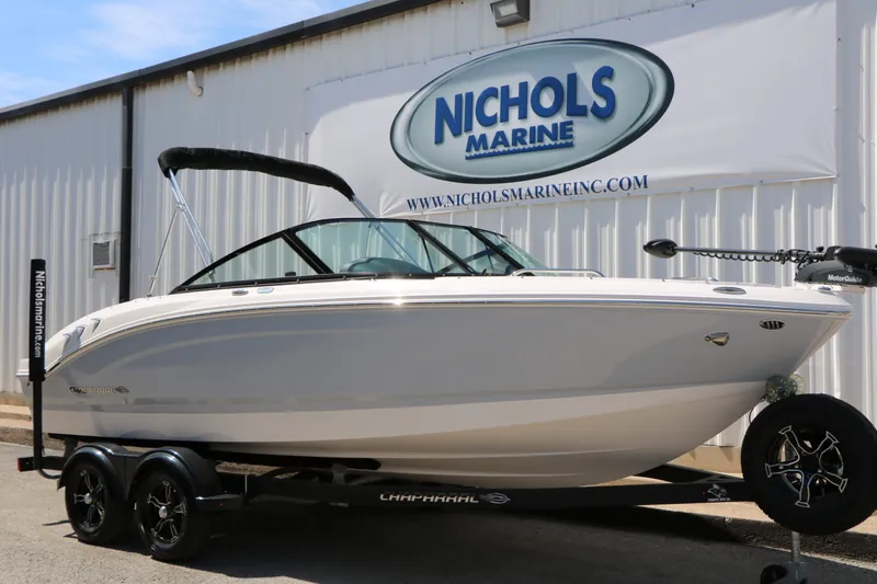 Slide: The Image of Chaparral 21 SSi Ski/Fish 2025 - 4