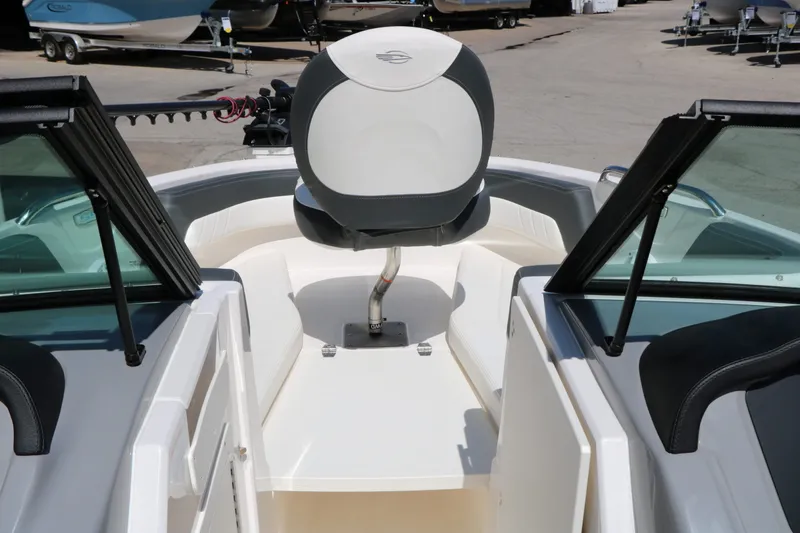 Slide: The Image of Chaparral 21 SSi Ski/Fish 2025 - 41