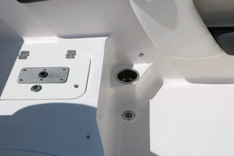 Slide: The Image of Chaparral 21 SSi Ski/Fish 2025 - 44