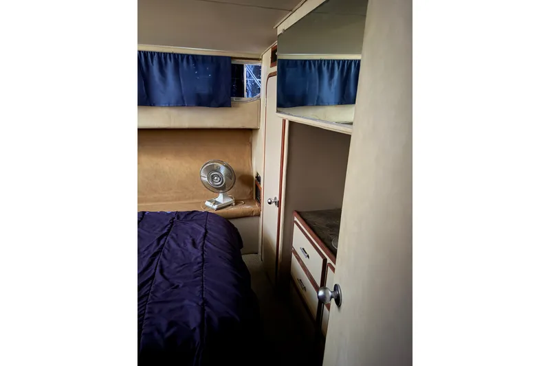 Slide: The Image of Chris-Craft 350 Catalina 1986 - 47
