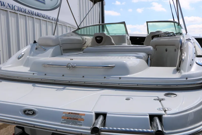 Slide: The Image of Crownline Boats 240 Ex 2006 - 10