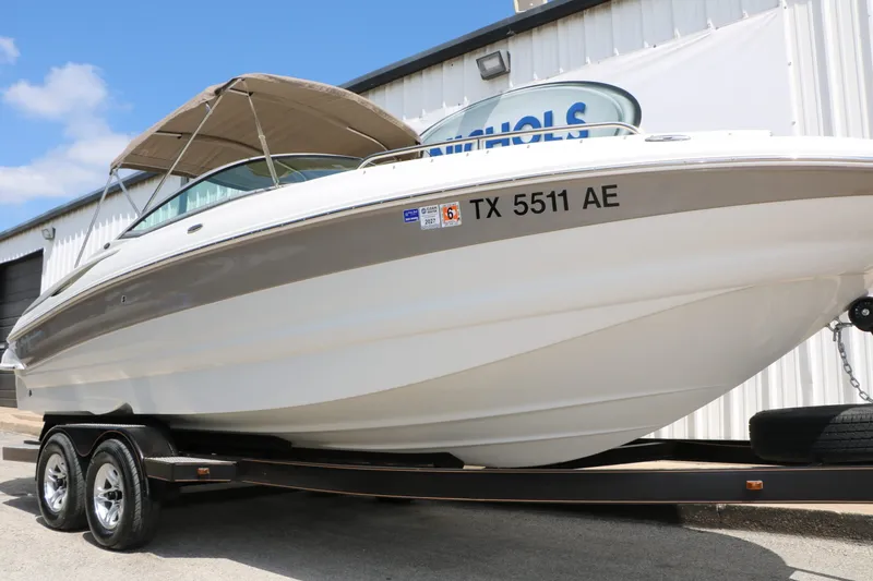 Slide: The Image of Crownline Boats 240 Ex 2006 - 14