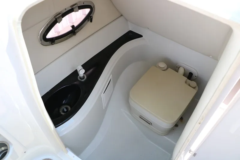 Slide: The Image of Crownline Boats 240 Ex 2006 - 33