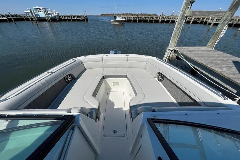 Slide: The Image of Sea Ray 270SDX 2022 - 11