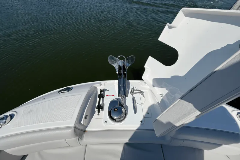 Slide: The Image of Sea Ray 270SDX 2022 - 16