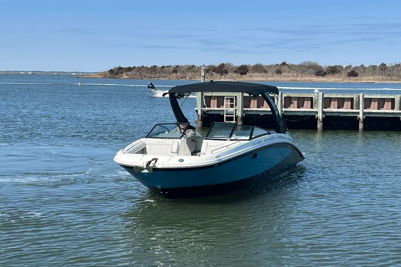 Slide: The Image of Sea Ray 270SDX 2022 - 2