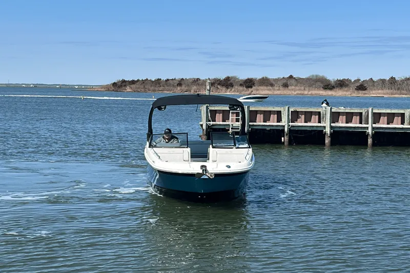 Slide: The Image of Sea Ray 270SDX 2022 - 3