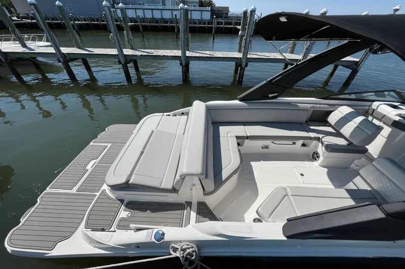 Slide: The Image of Sea Ray 270SDX 2022 - 41