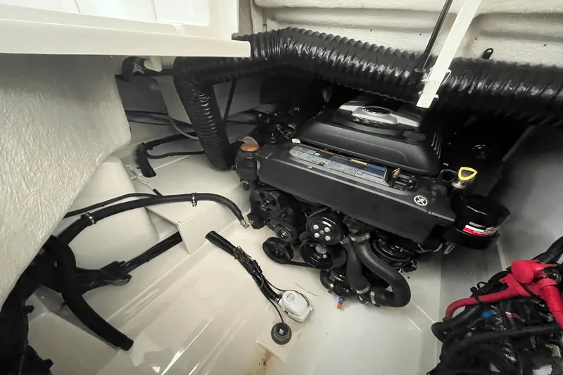 Slide: The Image of Sea Ray 270SDX 2022 - 43