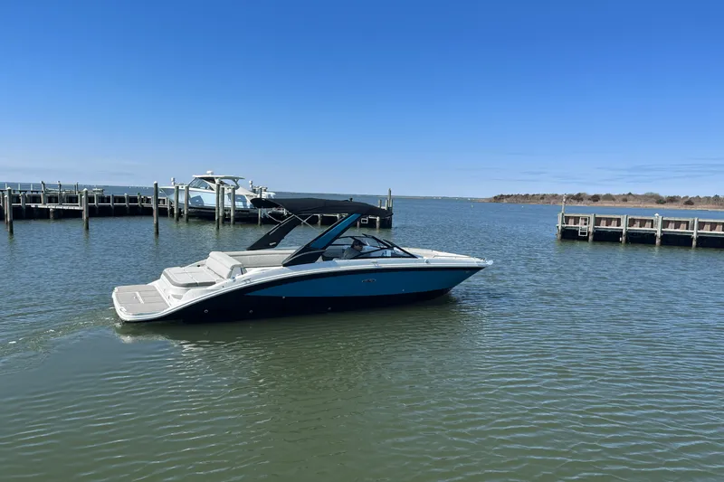 Slide: The Image of Sea Ray 270SDX 2022 - 6