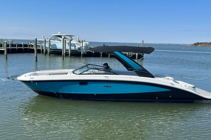 Slide: The Image of Sea Ray 270SDX 2022 - 8
