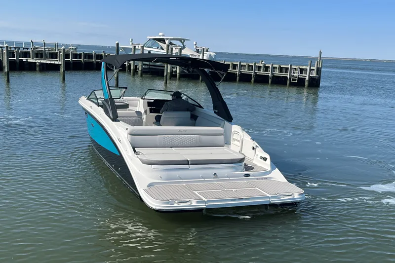 Slide: The Image of Sea Ray 270SDX 2022 - 9