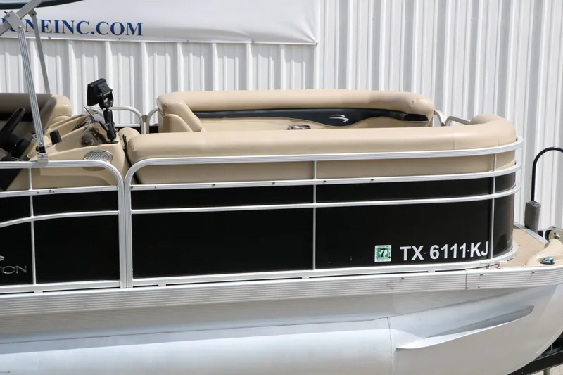 Slide: The Image of Bennington 22 SLX 2013 - 7