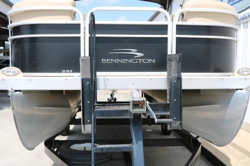 Slide: The Image of Bennington 22 SLX 2013 - 9