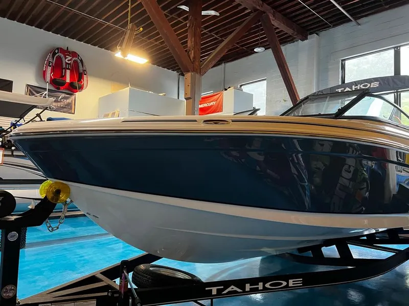 Slide: The Image of Tahoe 210 Si 2023 - 14