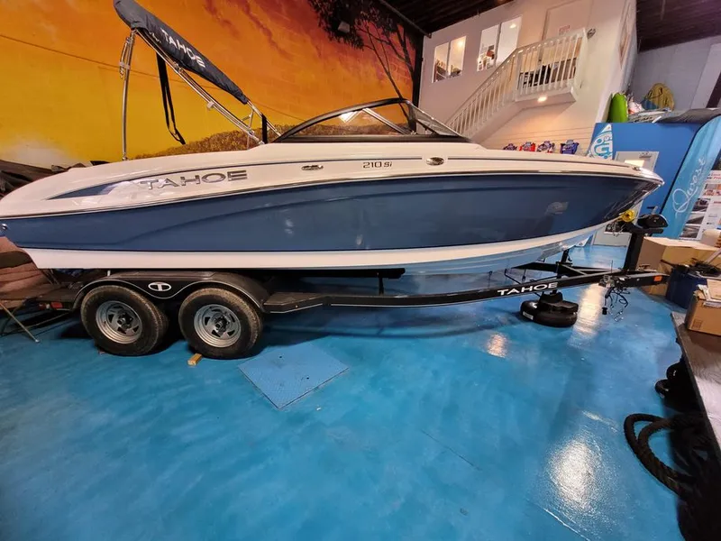 Slide: The Image of Tahoe 210 Si 2023 - 12