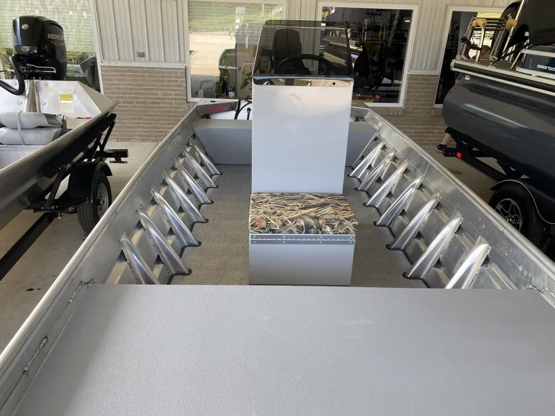Slide: The Image of Southfork 1752VF Center Console 2026 - 4