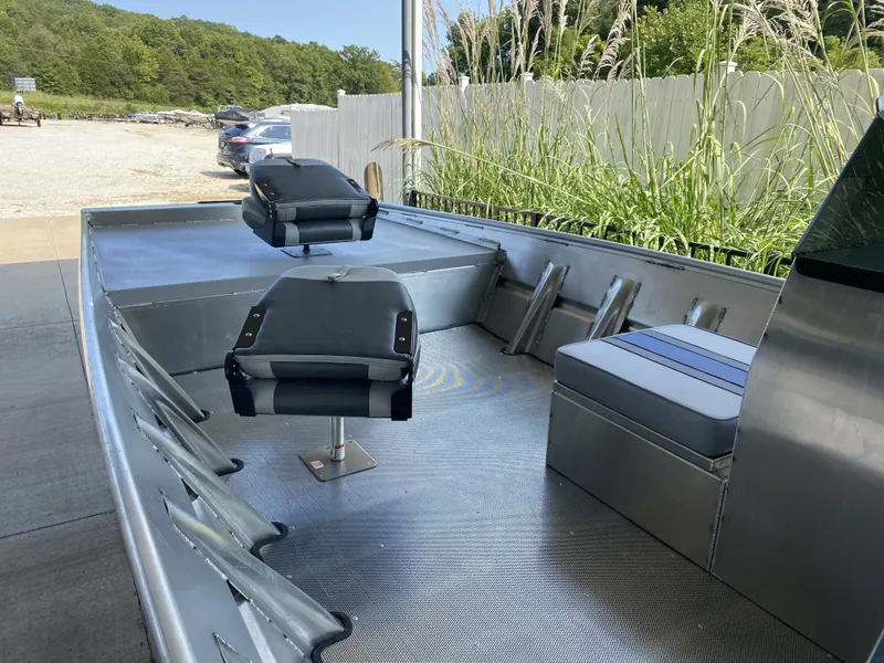 Slide: The Image of Southfork 1752 Jet Boat 2026 - 1