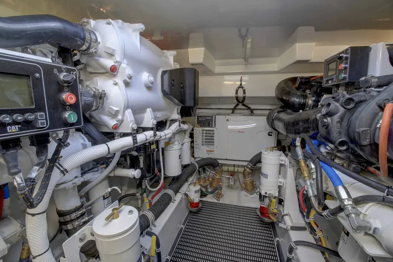 Slide: The Image of Hatteras 45 Express Sportfish 2019 - 56