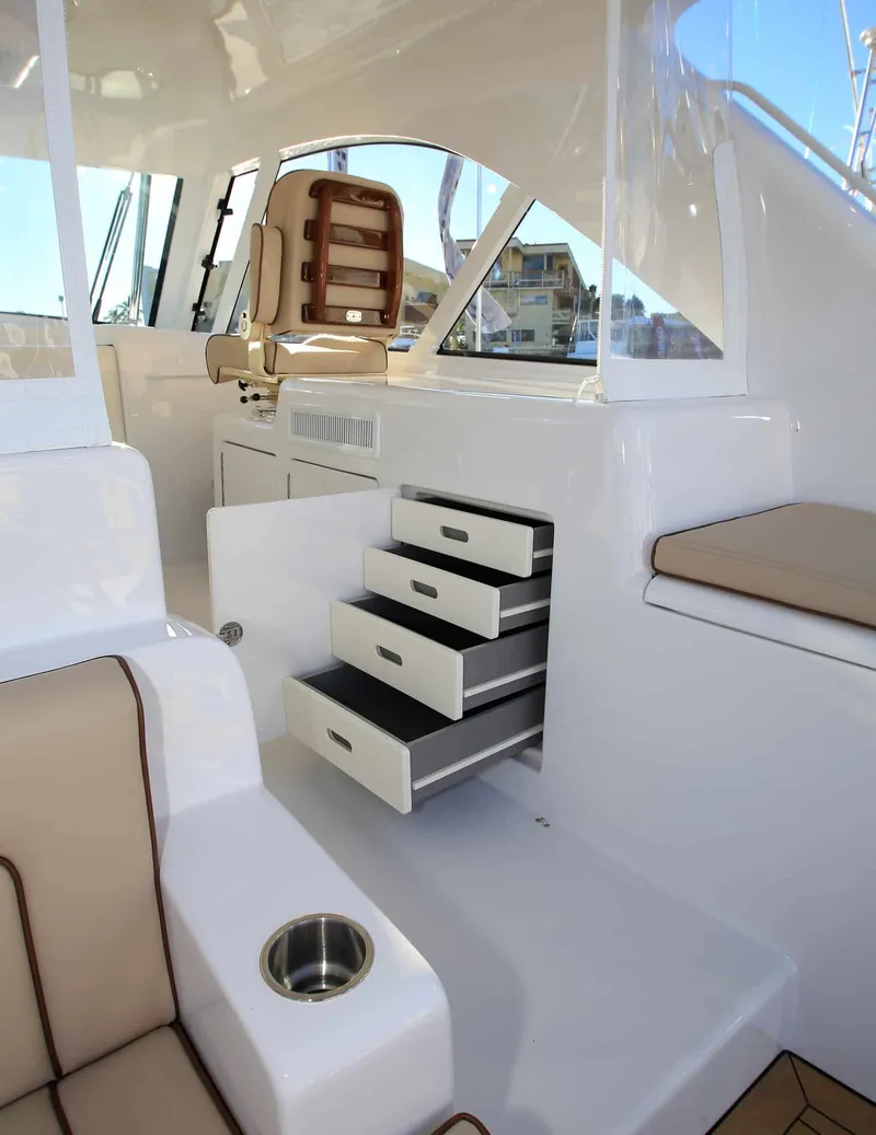 Slide: The Image of Hatteras 45 Express Sportfish 2019 - 27