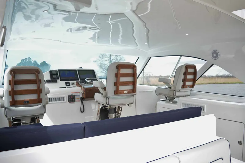 Slide: The Image of Hatteras 45 Express Sportfish 2019 - 21
