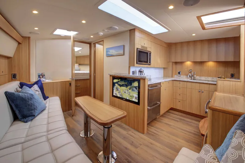 Slide: The Image of Hatteras 45 Express Sportfish 2019 - 35
