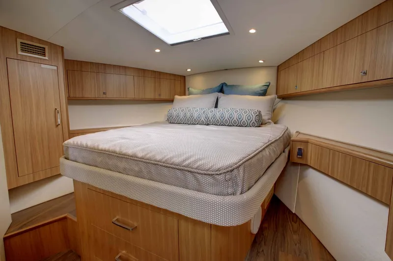Slide: The Image of Hatteras 45 Express Sportfish 2019 - 48