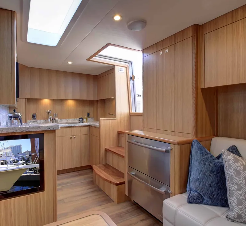 Slide: The Image of Hatteras 45 Express Sportfish 2019 - 34