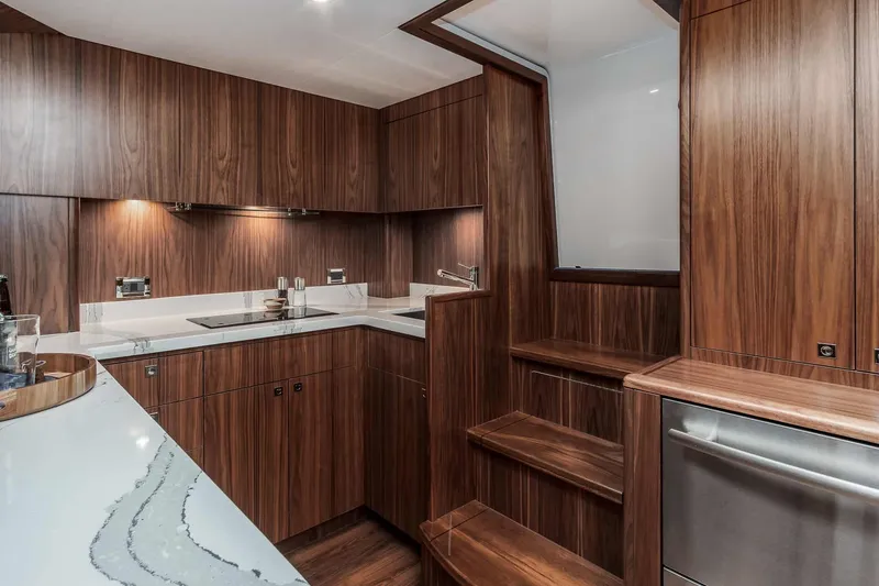 Slide: The Image of Hatteras 45 Express Sportfish 2019 - 33
