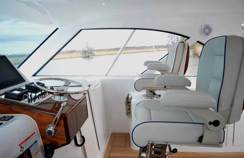 Slide: The Image of Hatteras 45 Express Sportfish 2019 - 17