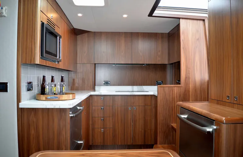 Slide: The Image of Hatteras 45 Express Sportfish 2019 - 31