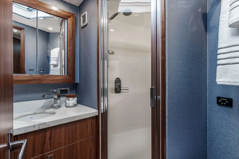 Slide: The Image of Hatteras 45 Express Sportfish 2019 - 51