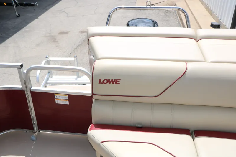 Slide: The Image of Lowe SS190 2016 - 32