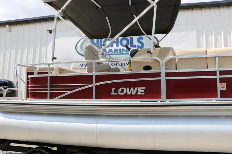 Slide: The Image of Lowe SS190 2016 - 5