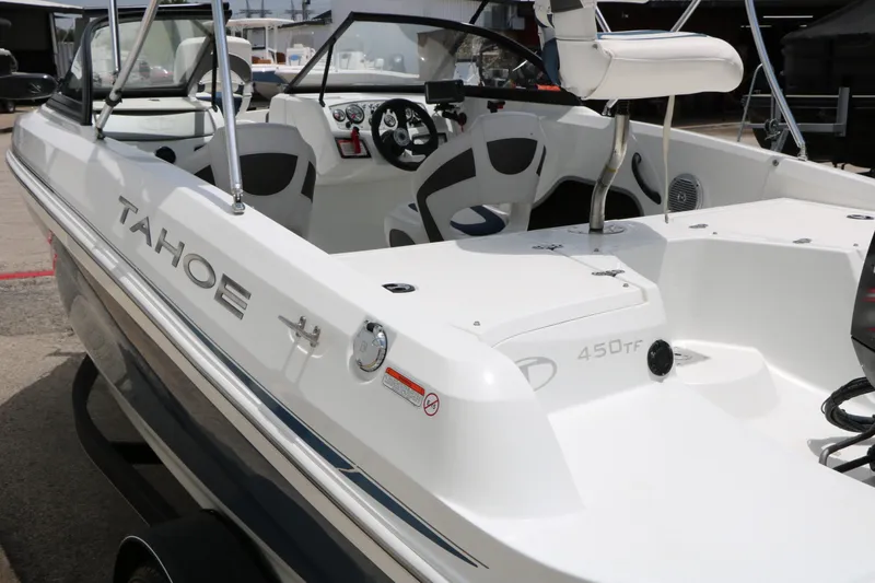 Slide: The Image of Tahoe 450TF 2018 - 13