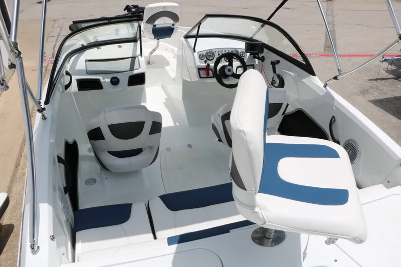 Slide: The Image of Tahoe 450TF 2018 - 16
