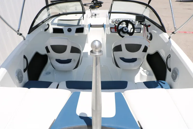 Slide: The Image of Tahoe 450TF 2018 - 25