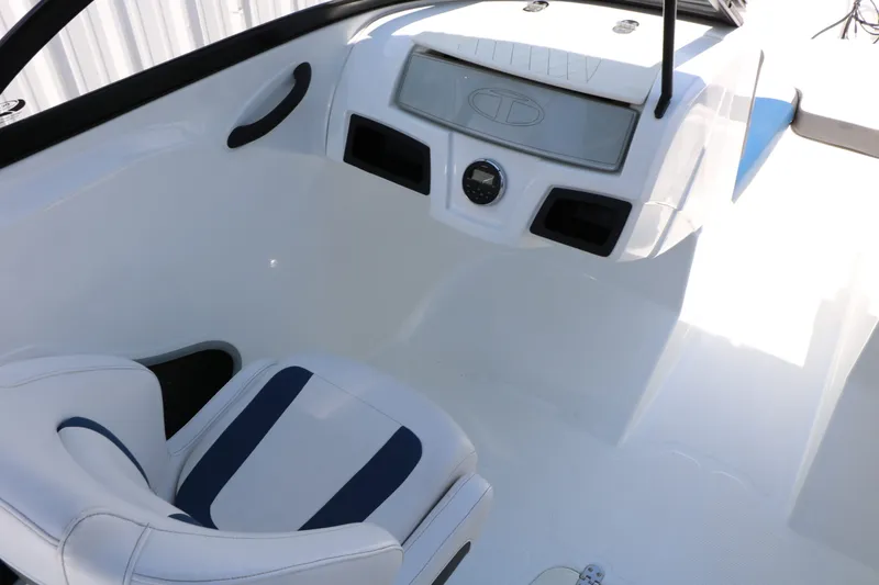 Slide: The Image of Tahoe 450TF 2018 - 35