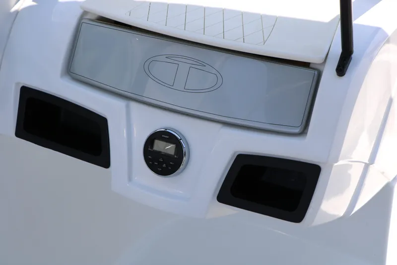 Slide: The Image of Tahoe 450TF 2018 - 36