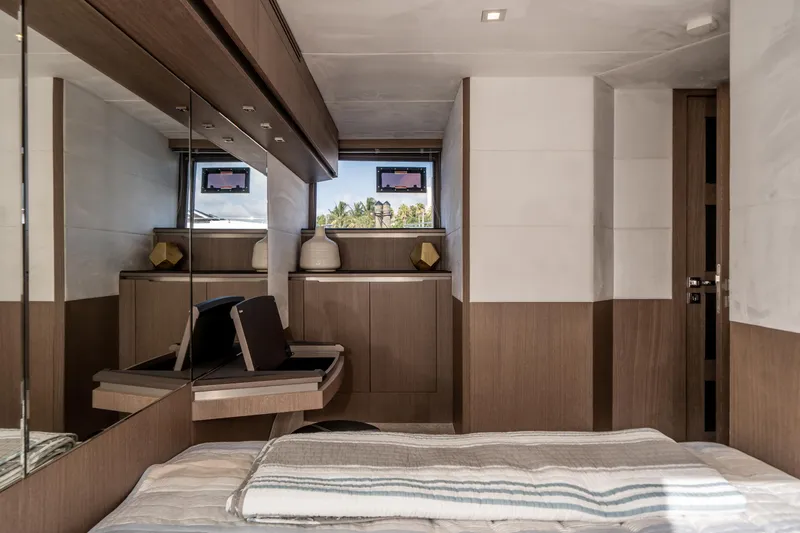 Slide: The Image of Galeon 640 FLY 2019 - 11