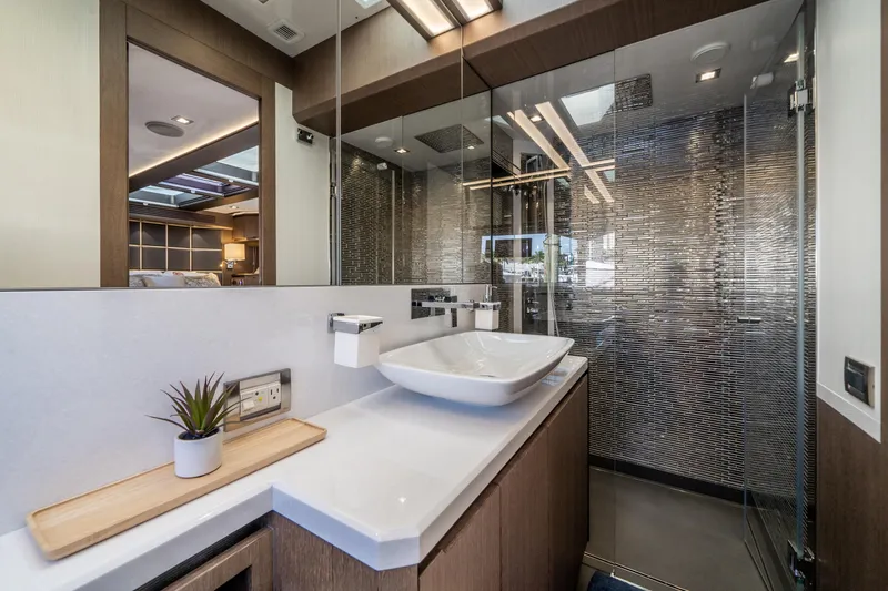 Slide: The Image of Galeon 640 FLY 2019 - 16