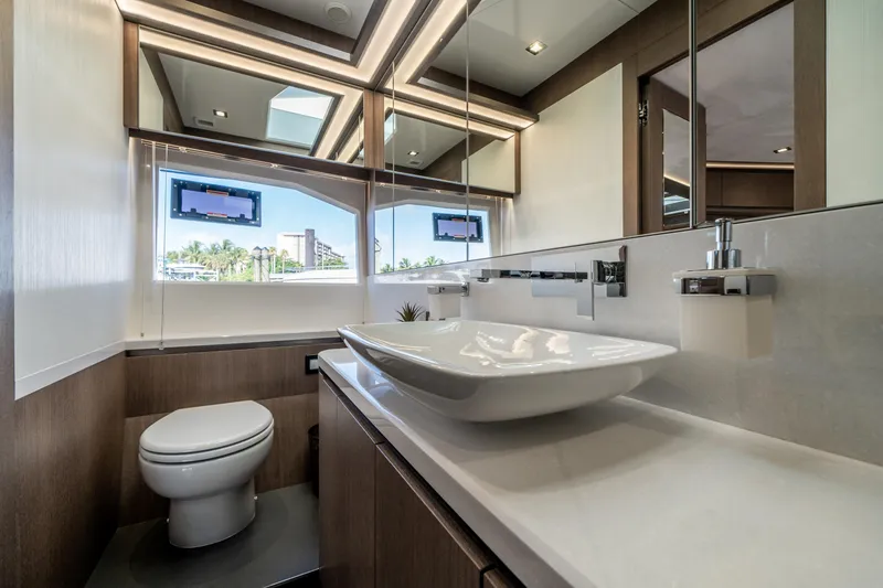 Slide: The Image of Galeon 640 FLY 2019 - 17