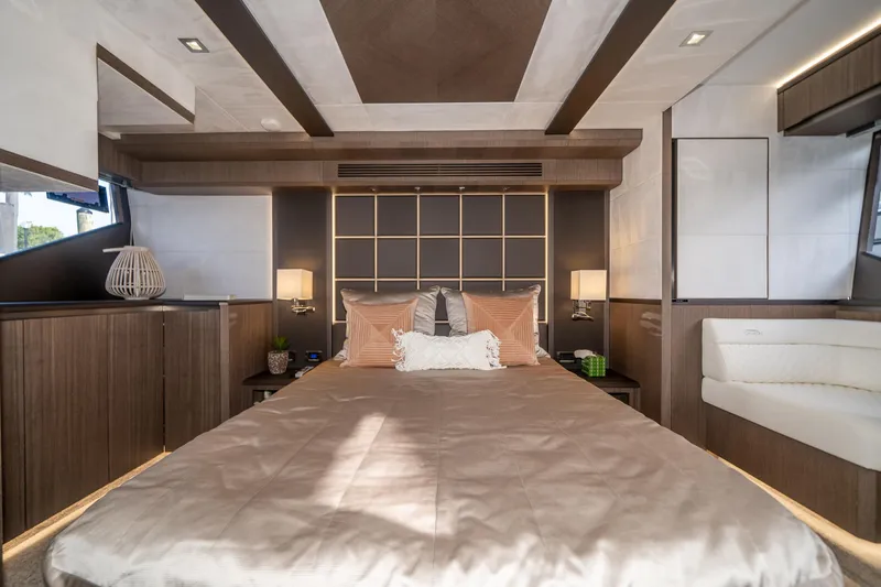 Slide: The Image of Galeon 640 FLY 2019 - 4