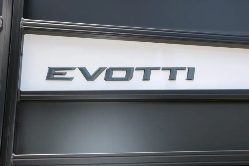 Slide: The Image of EVOTTI 725 CS Arch Tri-Toon 2026 - 20
