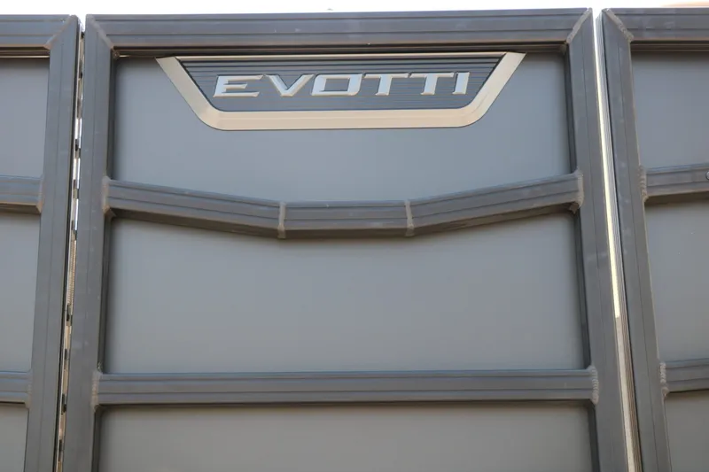 Slide: The Image of EVOTTI 725 CS Arch Tri-Toon 2026 - 24